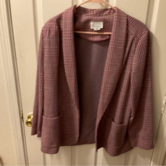 VINTAGE Gorgeous Two pice suit. Jacket with MATCHING SKIRT. - Picture 3 of 15